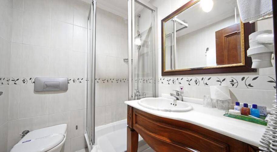 Azade Hotel