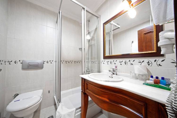Azade Hotel