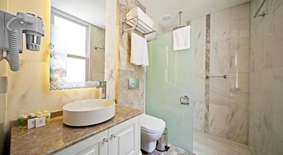Azade Hotel