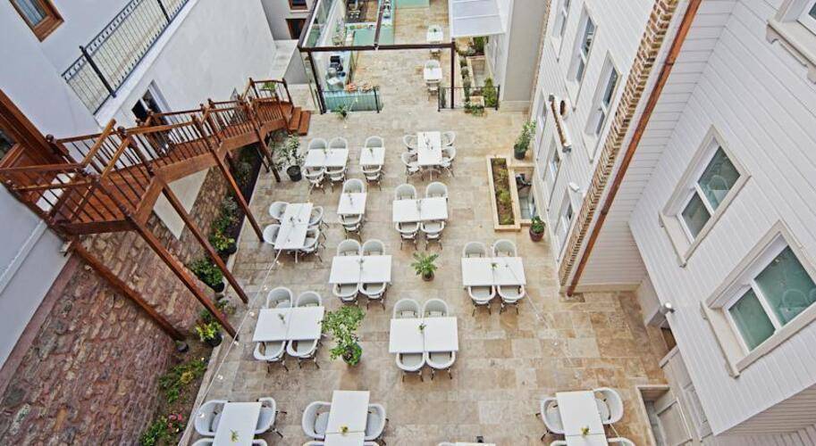 Azade Premier Hotel