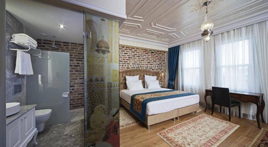 Azade Premier Hotel