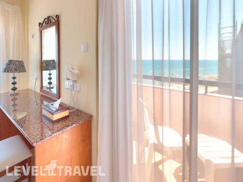 Фотография Mackenzie Beach Hotel & Apts
