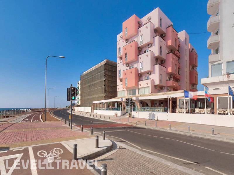 Фотография Mackenzie Beach Hotel & Apts