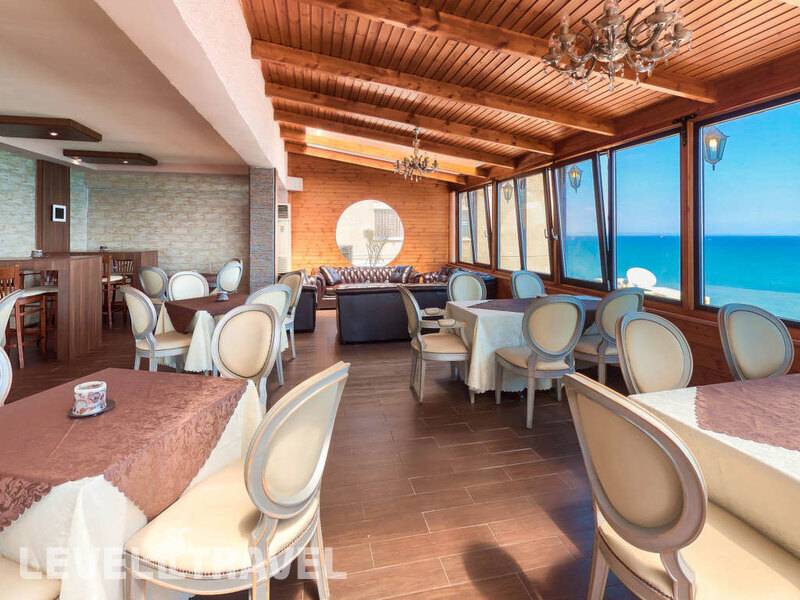 Фотография Mackenzie Beach Hotel & Apts