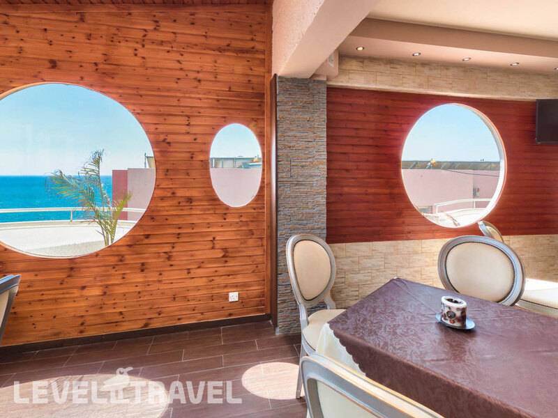 Фотография Mackenzie Beach Hotel & Apts
