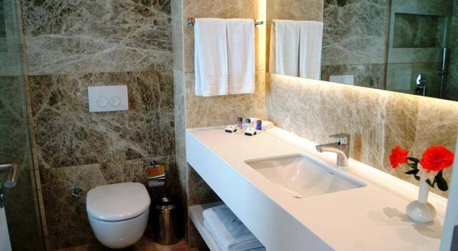 Lugga Deluxe Boutique Hotel & Beach