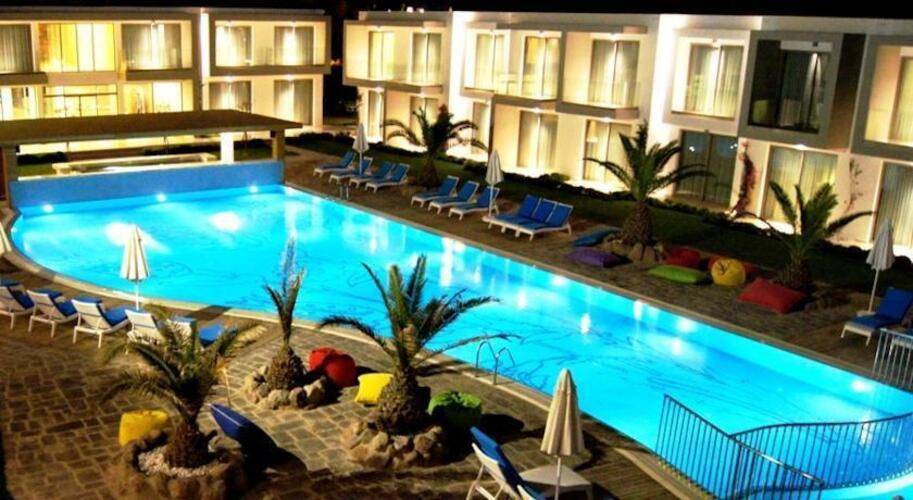Lugga Deluxe Boutique Hotel & Beach