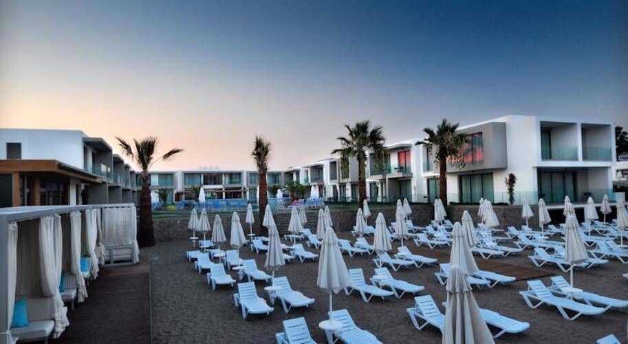 Lugga Deluxe Boutique Hotel & Beach