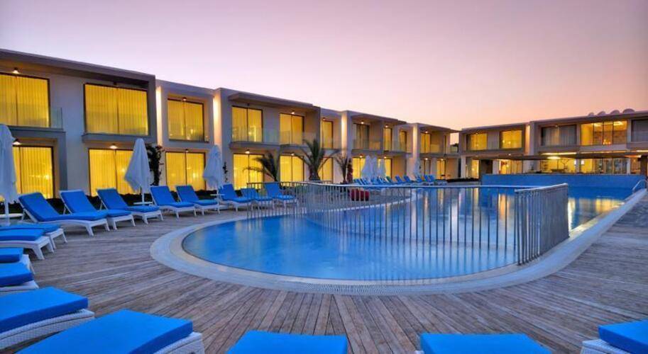Lugga Deluxe Boutique Hotel & Beach