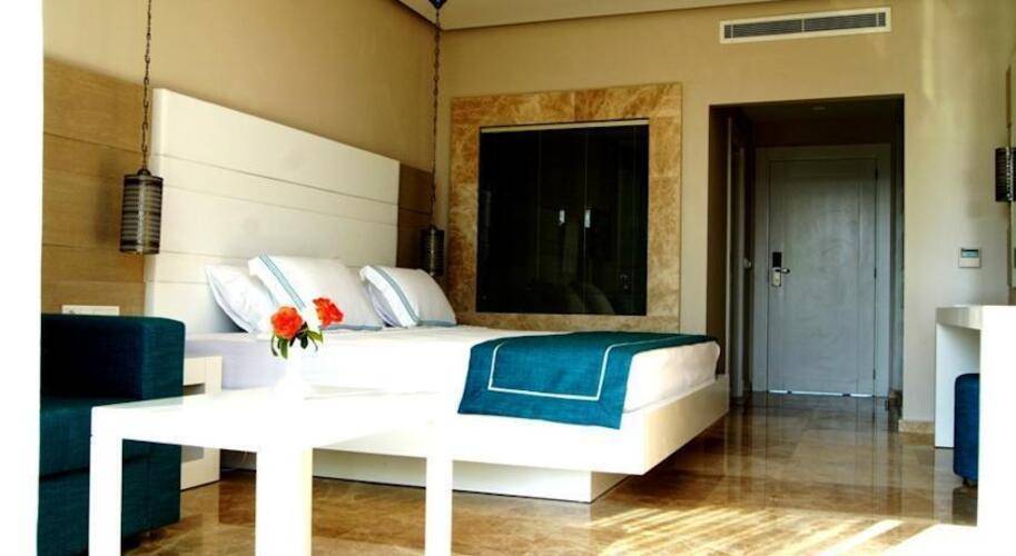 Lugga Deluxe Boutique Hotel & Beach