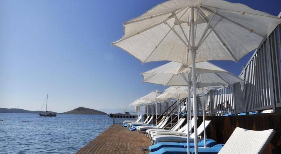 Lugga Deluxe Boutique Hotel & Beach