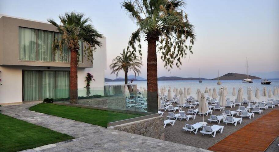 Lugga Deluxe Boutique Hotel & Beach