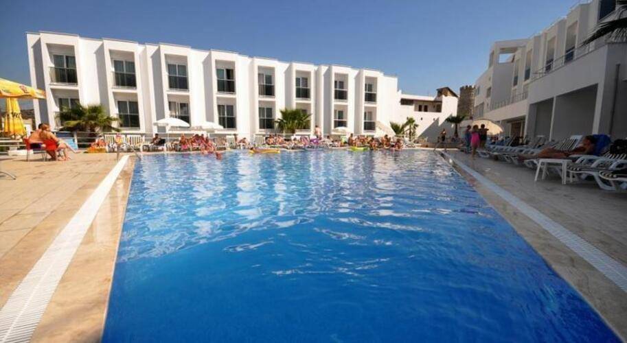 Club Shark Hotel