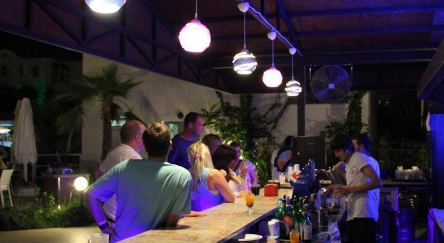Club Shark Hotel