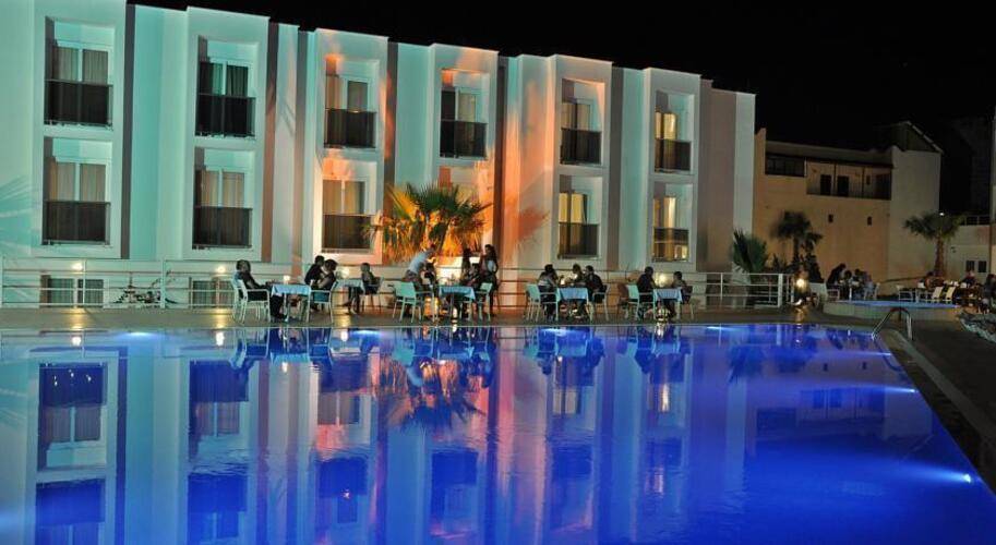 Club Shark Hotel
