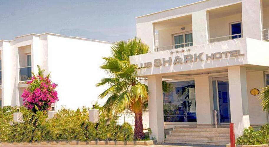 Club Shark Hotel