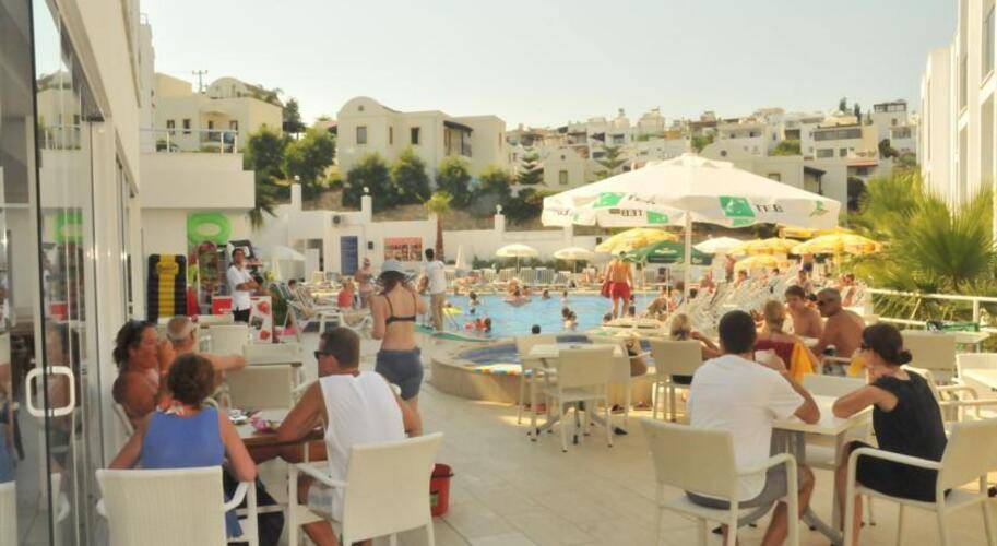 Club Shark Hotel