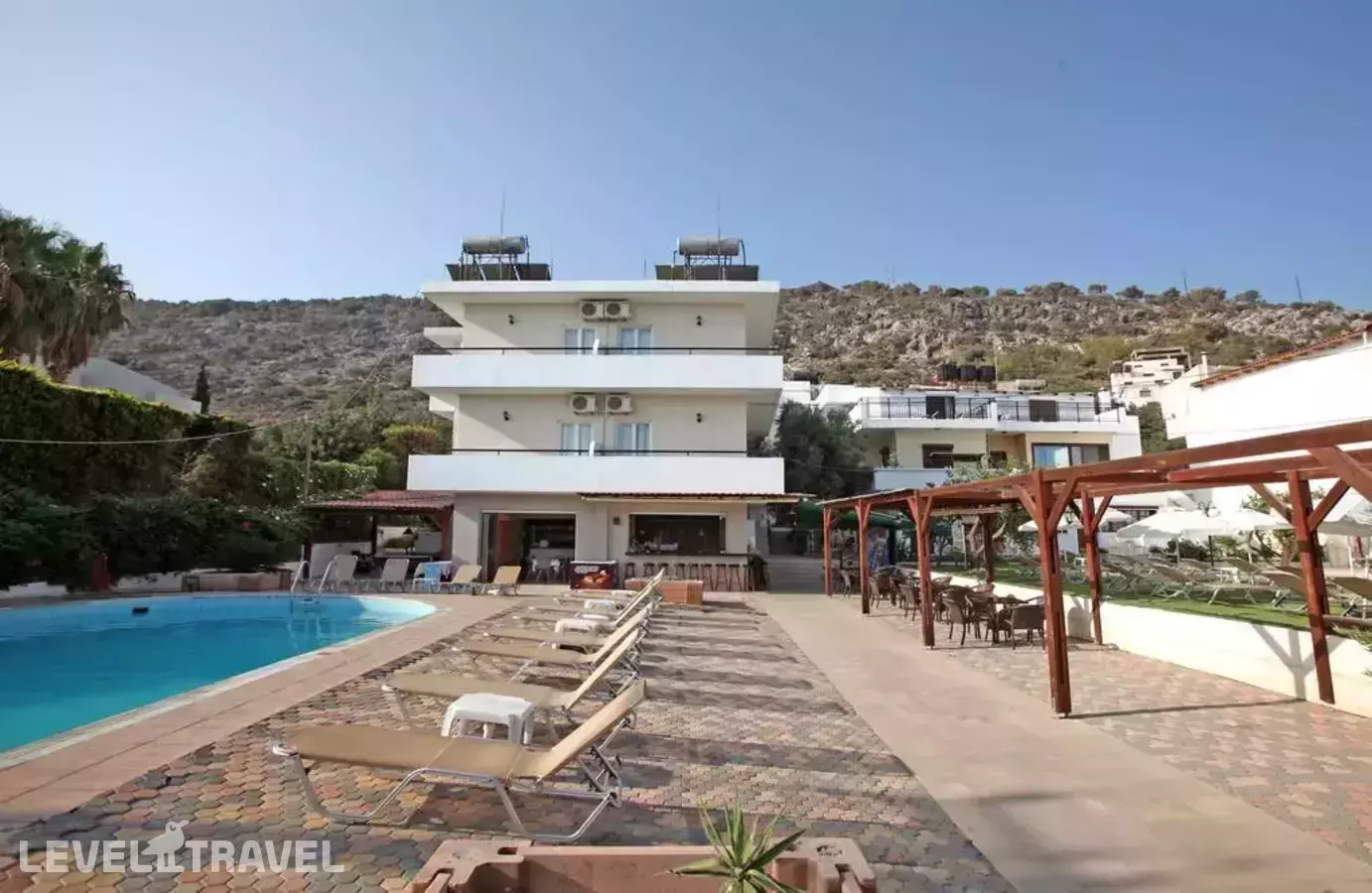 Iraklis Hotel & Apartments