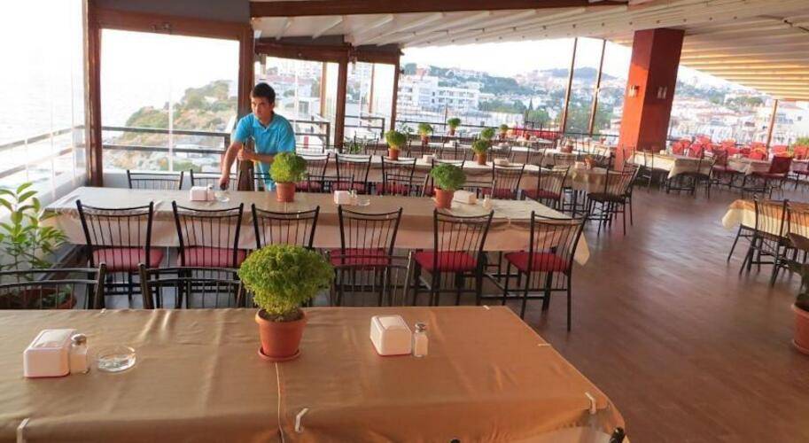 Sunday Beach Hotel