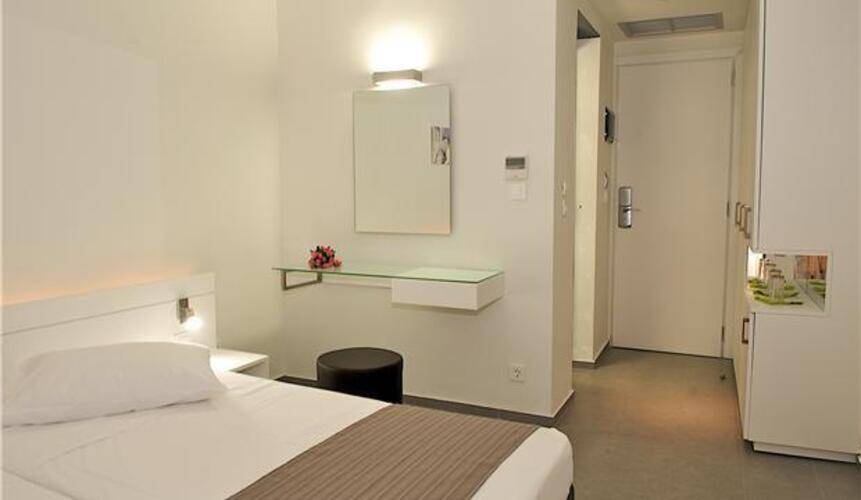 Atlantis City Hotel