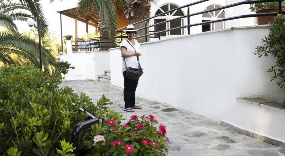 Theo Bungalows