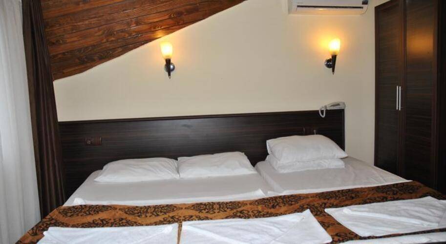 Green Palm Hotel