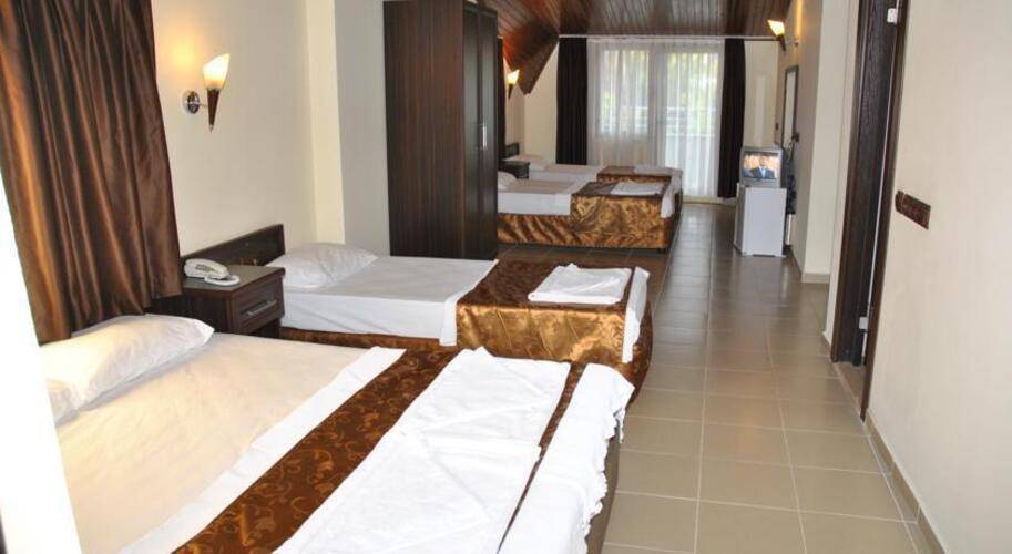 Green Palm Hotel