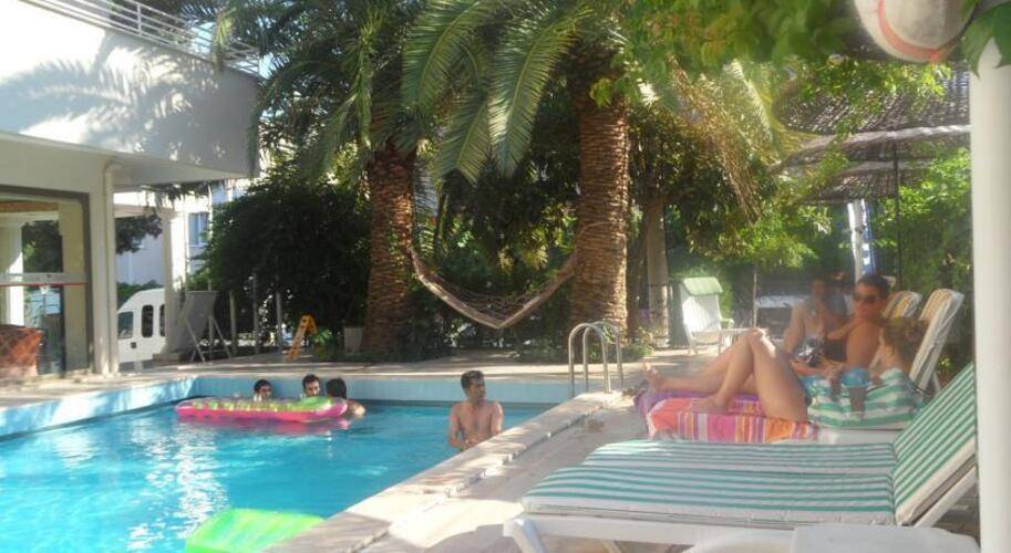 Green Palm Hotel
