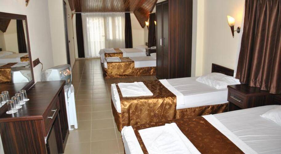 Green Palm Hotel