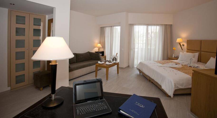 Minos Hotel
