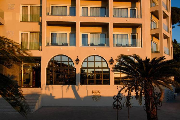 The Royal Grand Hotel (Ex.Royal Boutique Hotel)