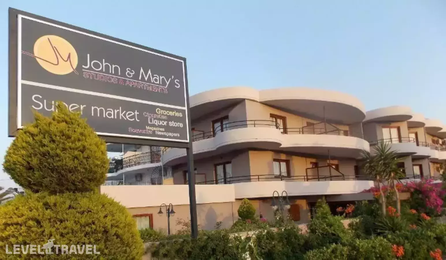 John & Marys Studios & Apartments