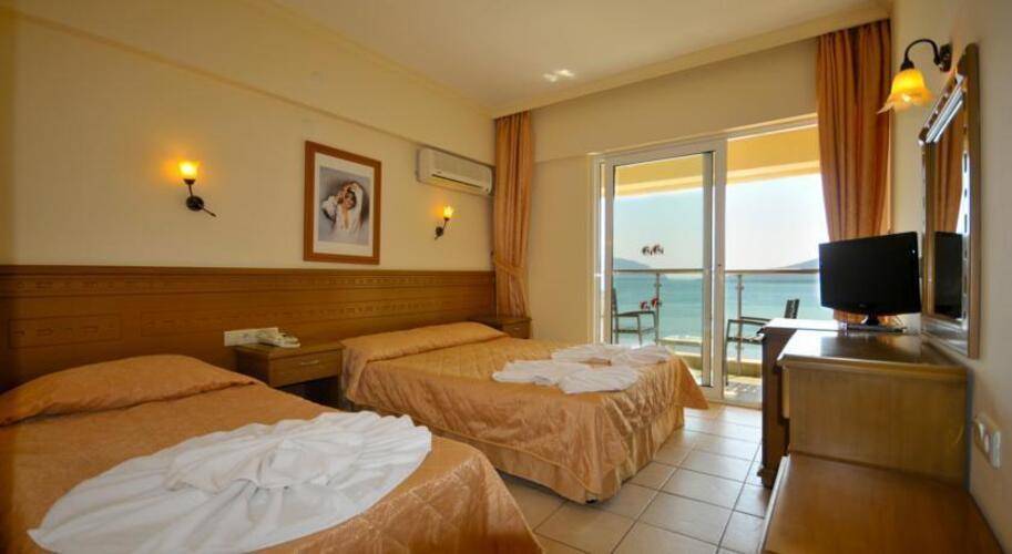 Maris Beach Hotel