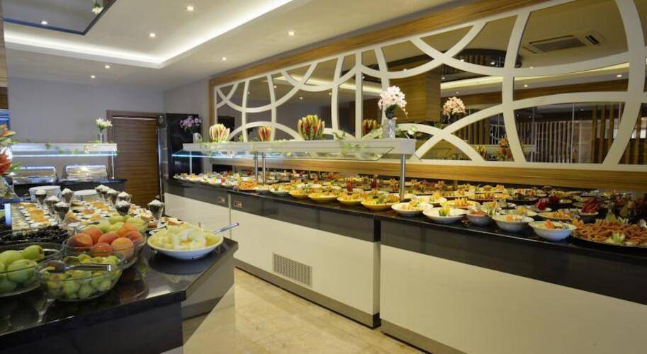 Maris Beach Hotel