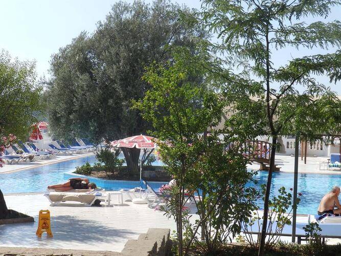 Sunshine Holiday Resort