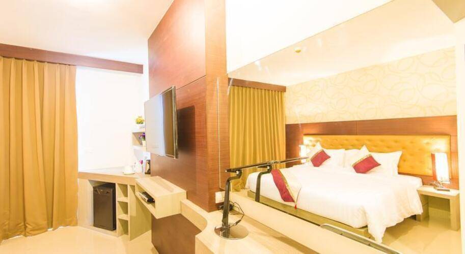 Hemingways Silk Hotel