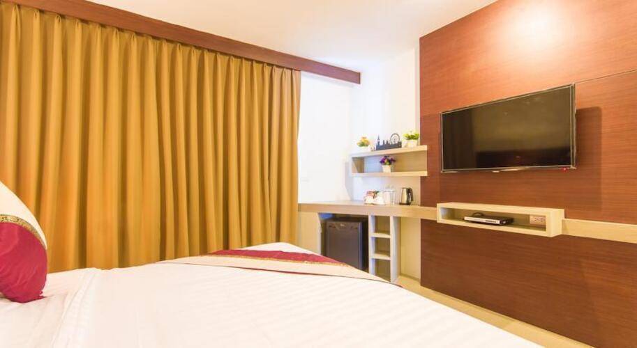 Hemingways Silk Hotel