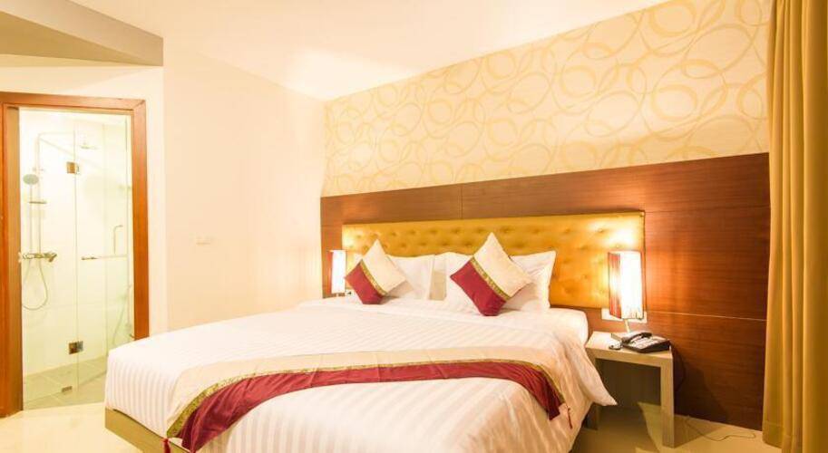 Hemingways Silk Hotel