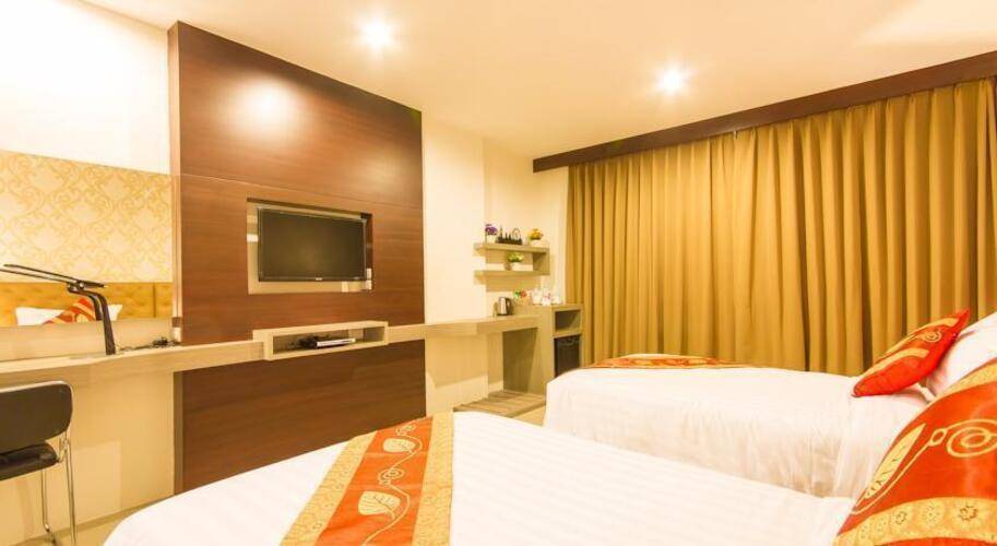Hemingways Silk Hotel