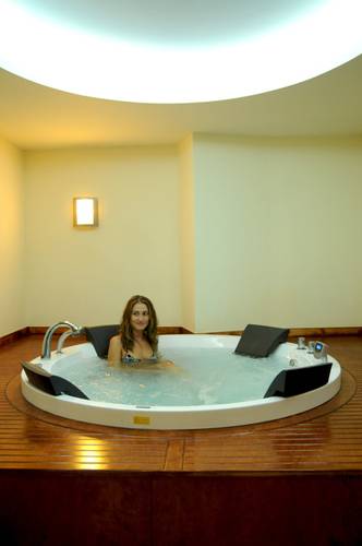 Chrispy World Hotel & Resort