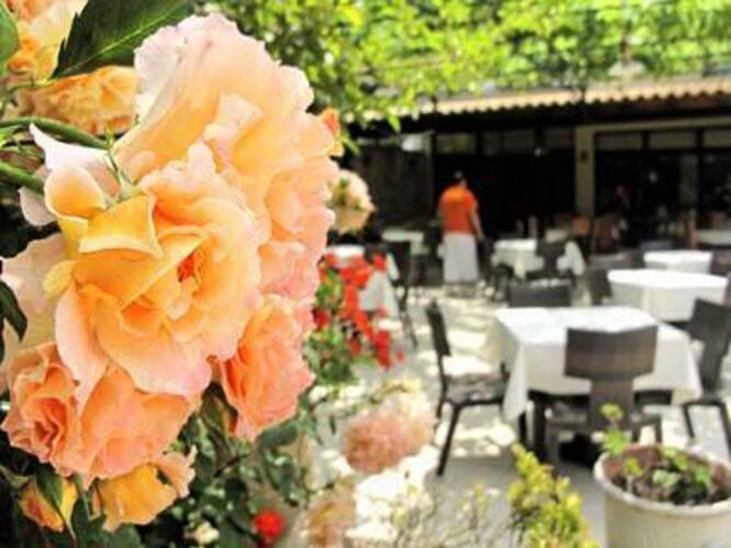 Lesse Hotel