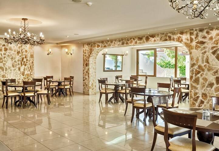 Adelais Hotel
