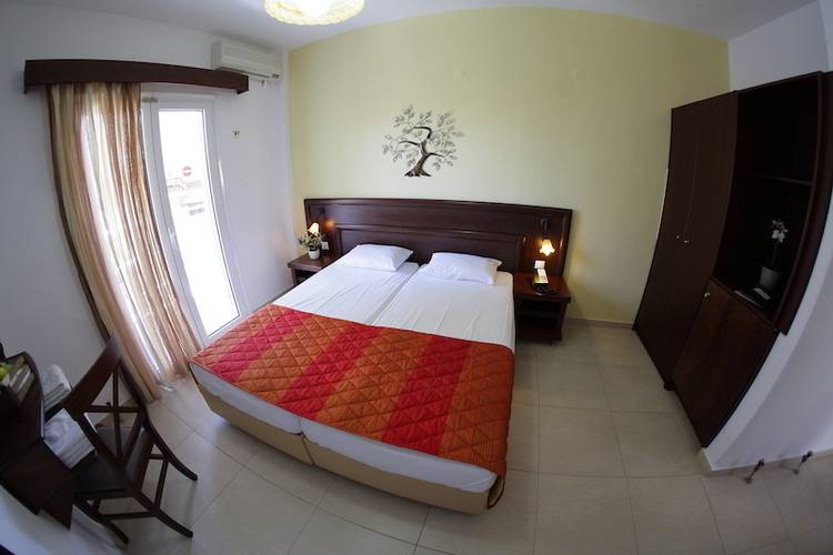 Sarantis Hotel