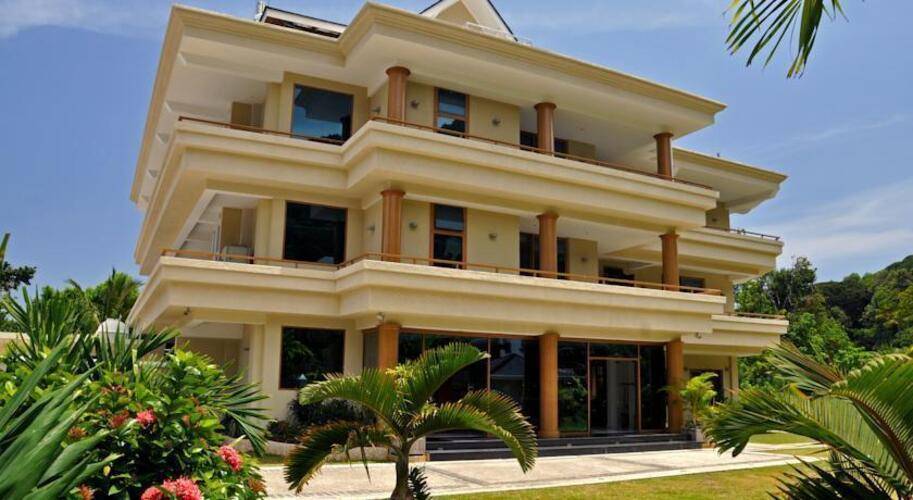 Crown Beach Hotel