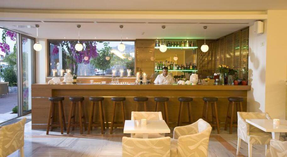 Maritimo Beach Hotel