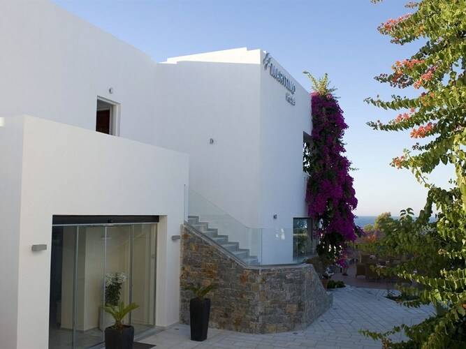 Maritimo Beach Hotel
