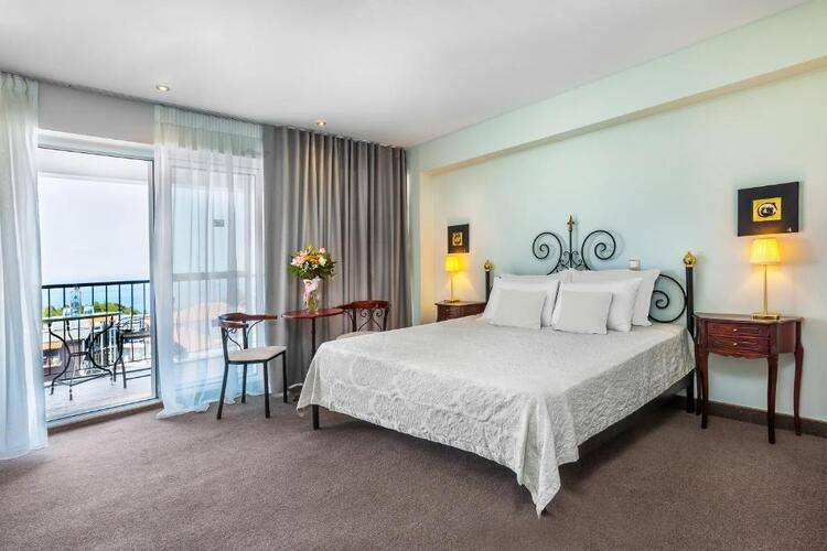 Bomo Kriopigi Hotel