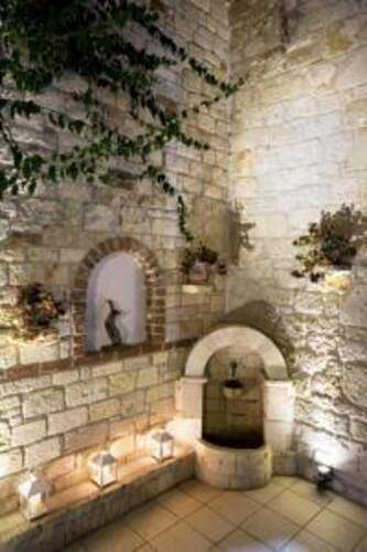 Stratos Hotel