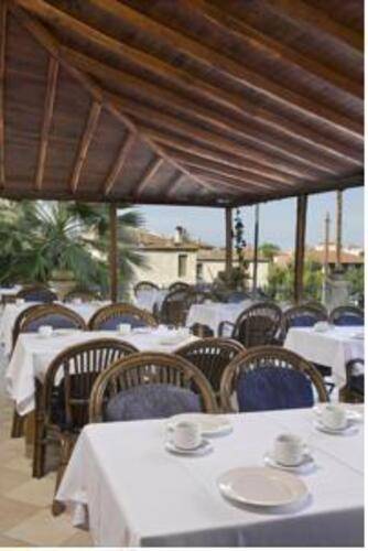 Stratos Hotel