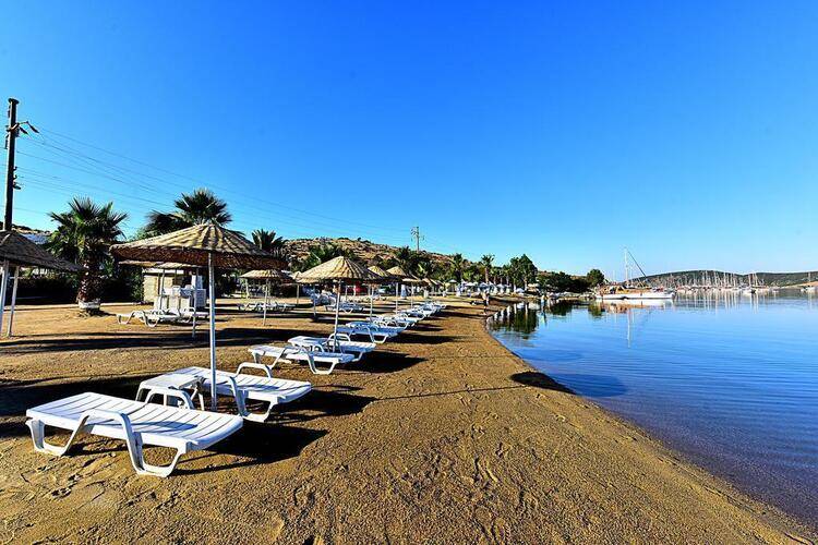 Tropicana Beach Hotel